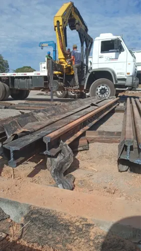 Vende-se trilho de trem de ferro