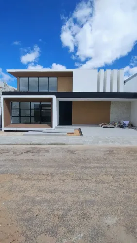 VENDO - CASA TÉRREA - 4/4 (SENDO 3 SUÍTES COM CLOSET) - COND VILLA BELLA