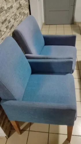 Duas cadeiras azul