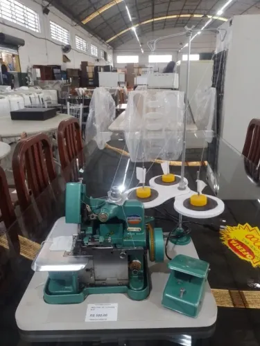 Maquina de Costura Overlock