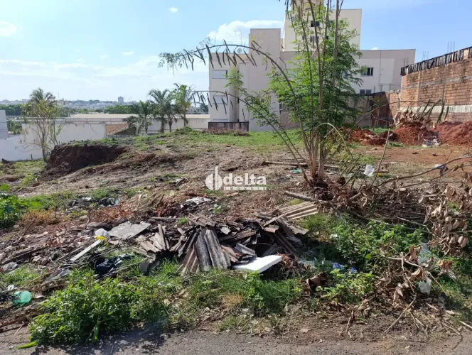 Área disponível para venda 720 m² no bairro Martins em Uberlândia-MG