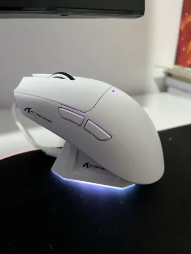 Mouse gamer sem fio Attack Shark X11 com dock