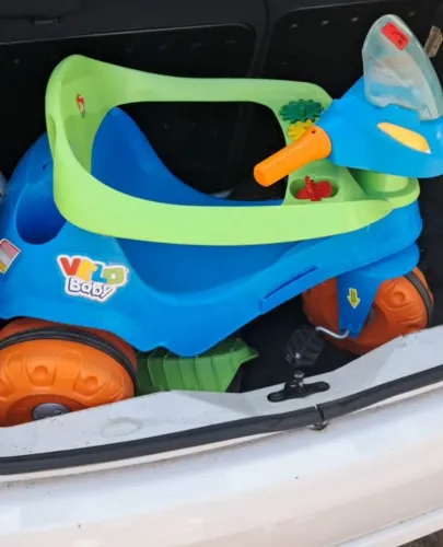 Motoca de passeio com haste velobaby