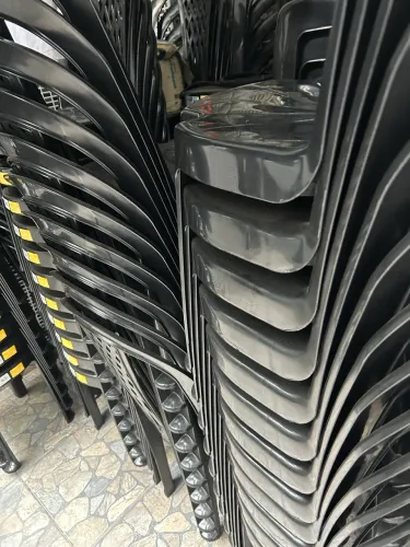 Cadeiras plástica Preta Super Resistente