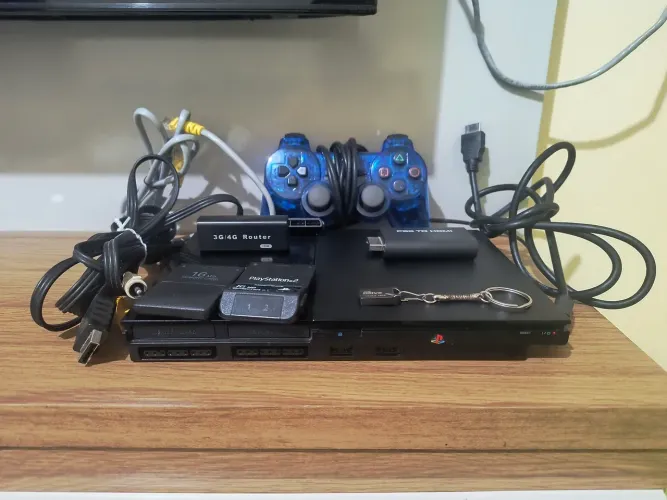 PlayStation 2 usado bom completo, leitor funcionando, faço envio pela olx