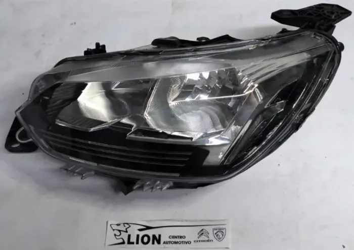 Farol ORIGINAL esquerdo para veículos Peugeot 208 de 2021 a 2024