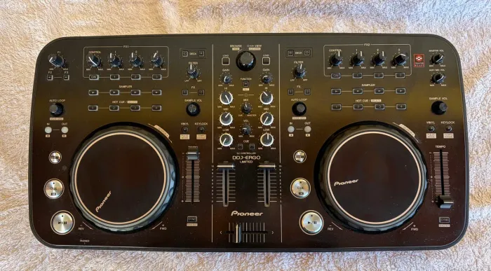 Controladora Pioneer DJJ-ERGO LIMITED 