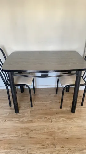 Mesa de jantar retangular - com 4 cadeiras