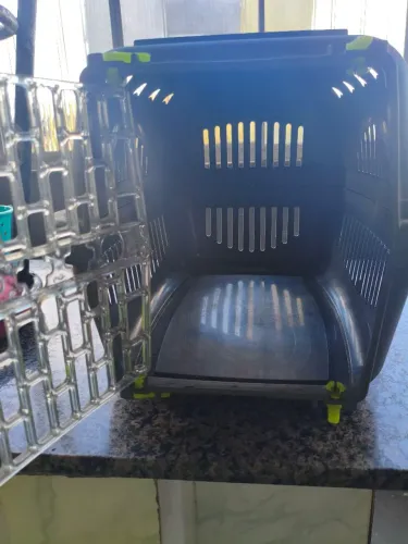 Vendo uma casinha de cachorro em perfeitas condições