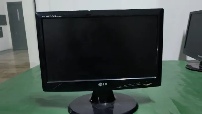 Monitor LG 15.6 widescreen HD