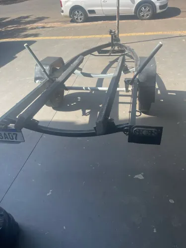 Urgente vendo carretinha reboque para jetski  muito barato 