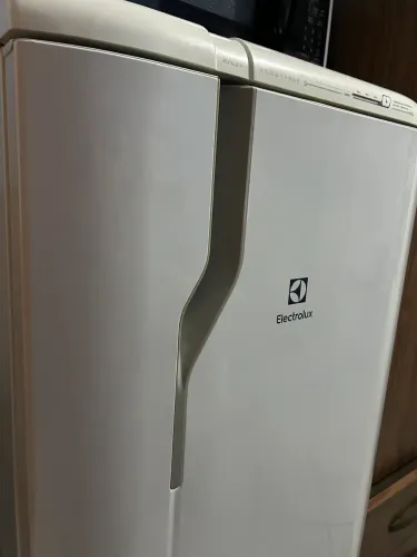Geladeira Electrolux 322 litros - só ligar e usar
