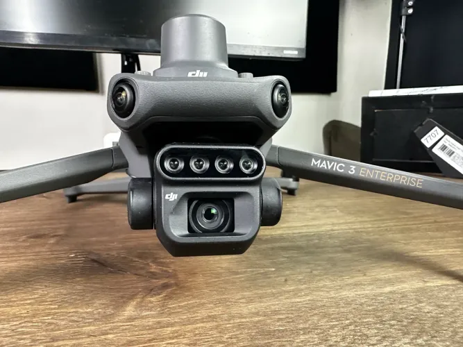 Multispectral Enterprise 3 DJI + Kit Fly more de 4 baterias - pouco usado