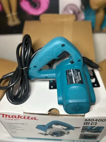  Makita MO400B 