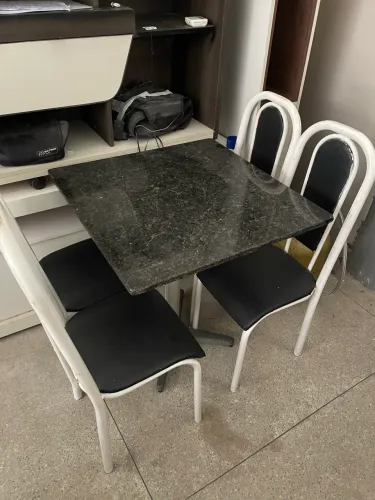 Mesa 4 cadeiras