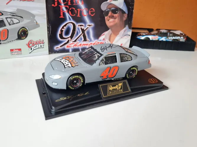 Miniatura autografada NASCAR Sterling Marlin #40 Test Car Revell
