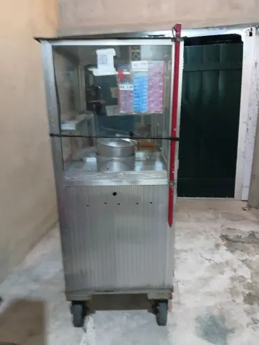 Carrocinha de pipoca.