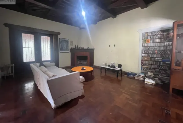 Casa à venda na Avenida Delfim Moreira, Vale do Paraíso, Teresópolis - RJ