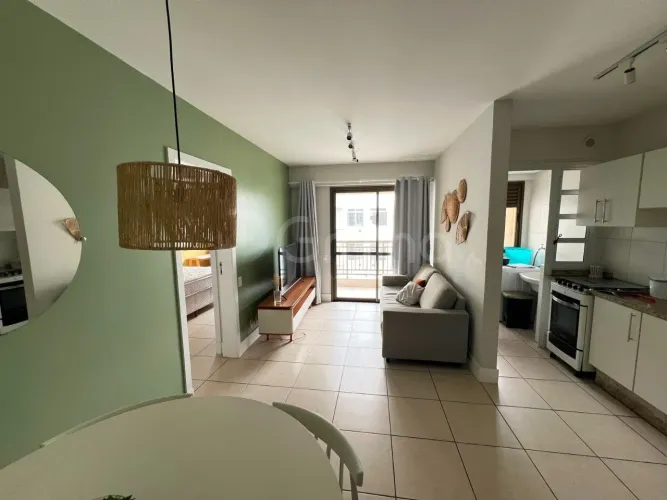 Apartamento com 2 quartos 1 suíte no bairro Pantanal, Florianópolis