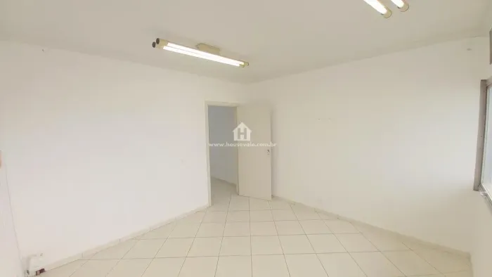 Oportunidade, Sala Comercial Centro Sjc, Edifício Vip Center, 27m, Andar Alto, Sem Garagem