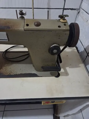 Máquina industrial costura reta