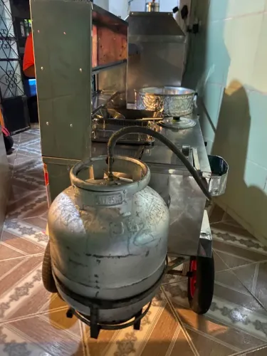 Carrinho de churrasco e batatinha