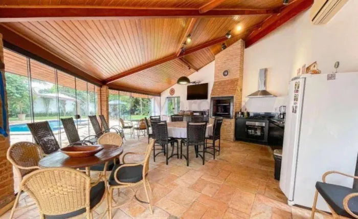 Casa sobrado 467m², com 05 suítes, à venda no bairro Jardim California