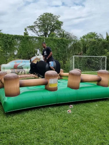 Futebol de sabão,Touro mecânico,  e muito mais