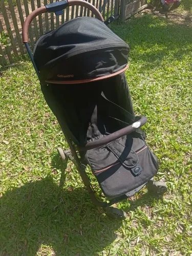 Vendo carrinho de bebê