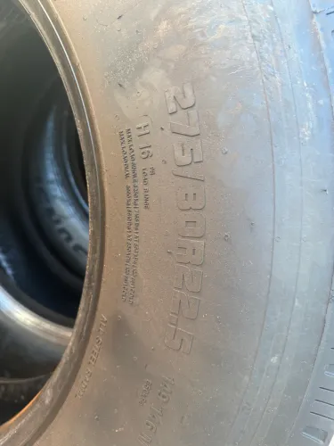 Pneus 275 novos