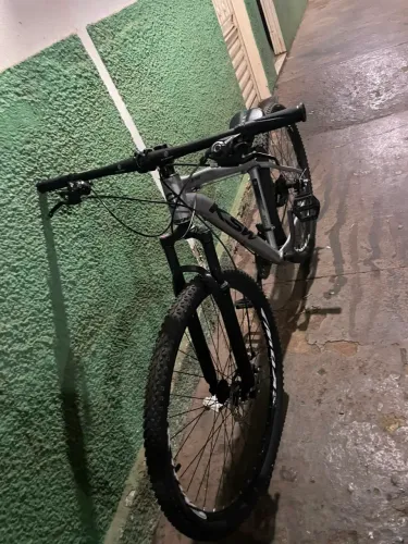 Vendo bicicleta, troco por um capacete feminino
