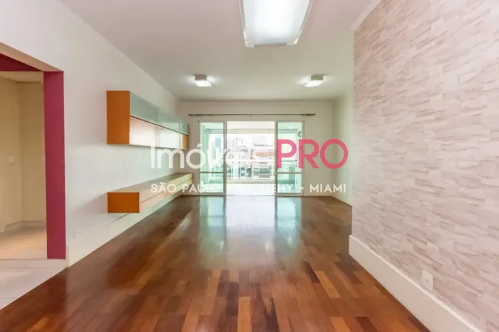 Apto de 159m² com 3 suítes e 3 vagas no Aclimação prox. do metrô.