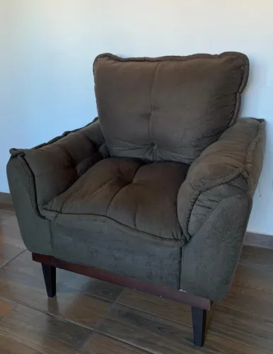 Poltrona Decorativa Super Confortável - Estilo "Puff" com Base em Madeira