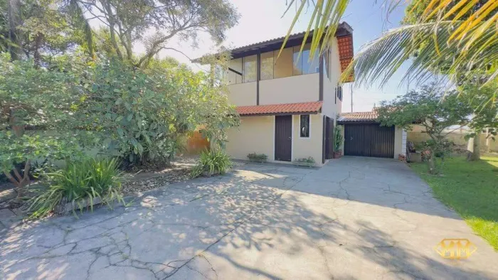 Linda Casa à venda em meio a natureza, com amplo quintal