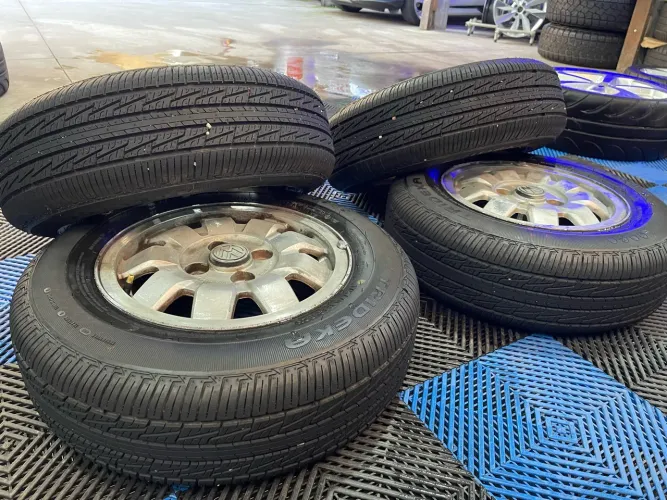 RODAS ARO 13 VW TIJOLINHO COM PNEUS NOVOS !