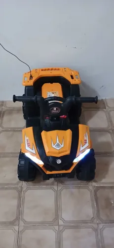 Mini Quadriciculo elétrico 6V infantil com luzes, músicas, marchas e pedal de aceleração 