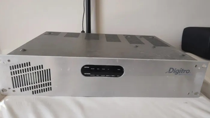 Gabinete Servidor para Rack 4U com fonte ATX 250W Bivolt + SATA