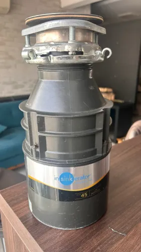 Triturador de alimentos insinkerator