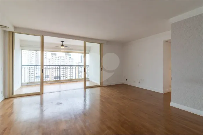 Apartamento de 108 m² em Pinheiros, perto do metrô, andar alto, 2 suítes, 2 vagas e vista