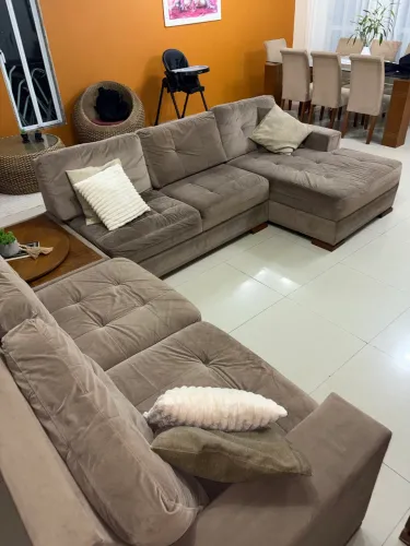 Sofá 3 Módulos + Mesa de Centro - Confortável e Espaçoso