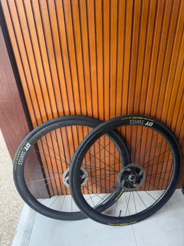 Roda DT Swiss Carbono Dicuit 240s (sem pneus)