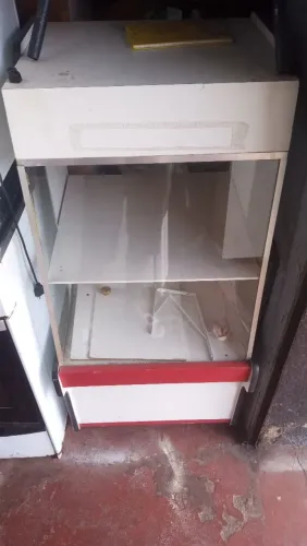 BALCÃO CAIXA EXPOSITOR ANTIGO DE VIDRO TEM VIDRO NA PARTE DE CIMA ENTREGO E NEGÓCIO