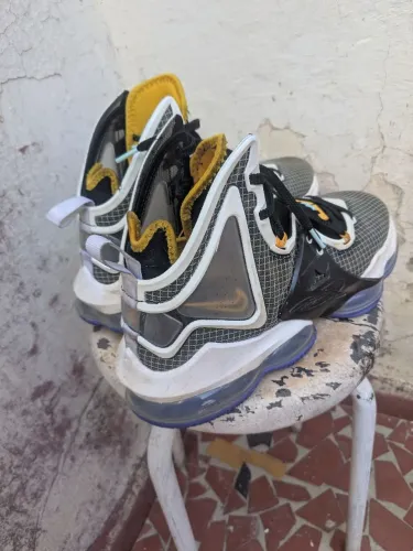 Tênis Nike LeBron xix tamanho 42
