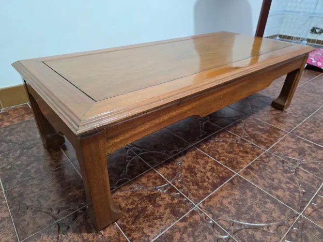 Mesa de centro em madeira maciça