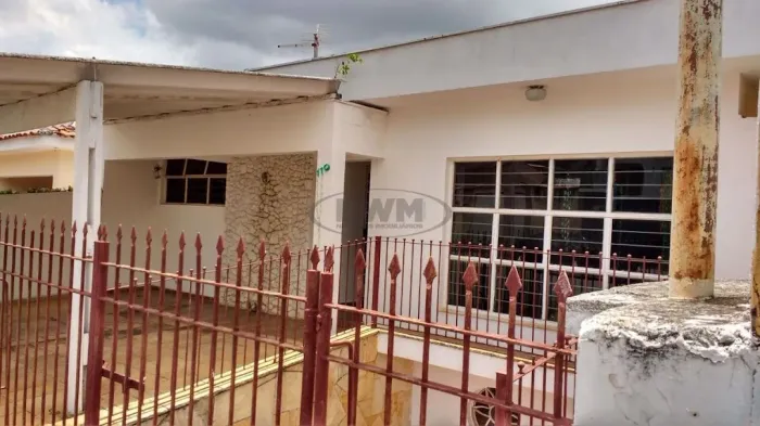 Casa para venda e locação com 158 m², 3 Dormitórios e Amplo Quintal em Terreno de 250 m² |