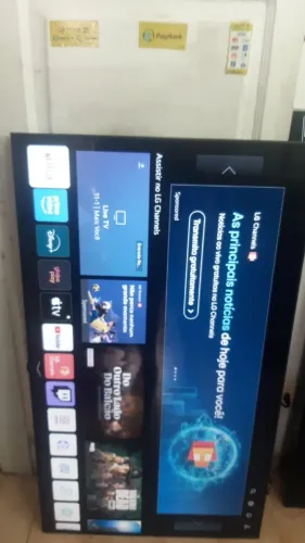 Leia o anúncio vendo tv 55 LG simples detalhe funciona normal 4 k e nano