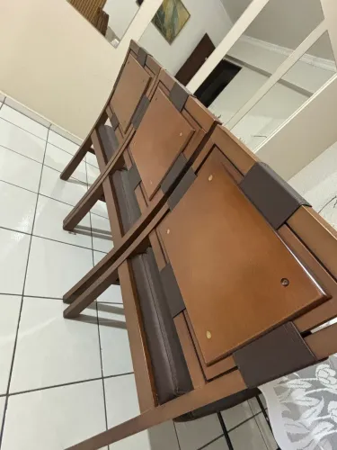 Mesa|Cadeiras e Sofá|poltrona 