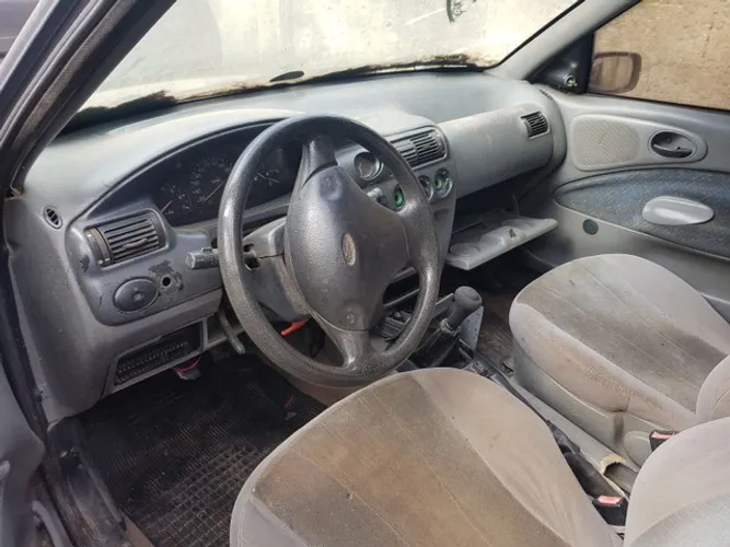 Escort sucata para retirada de peças