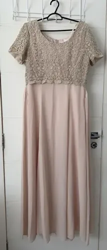 Vestido festa nude com renda dourada