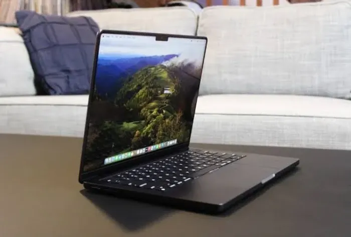 MacBook Pro M3 8GB/256GB - Lacradinho